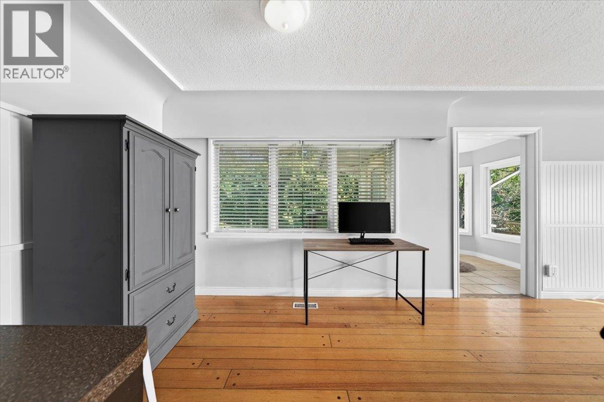 11851 221 Street, Maple Ridge, British Columbia  V2X 5S4 - Photo 15 - R3113422