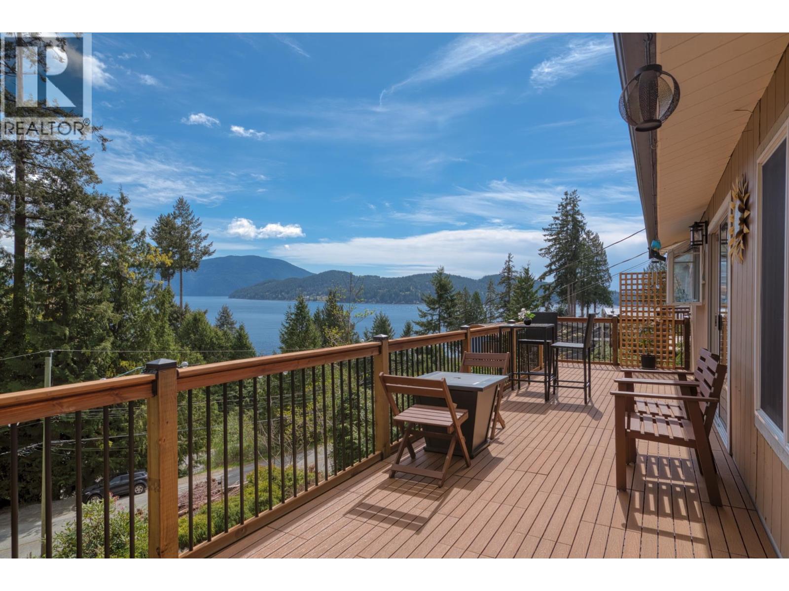 1849 North Road, Gibsons, British Columbia  V0N 1V1 - Photo 10 - R3113426
