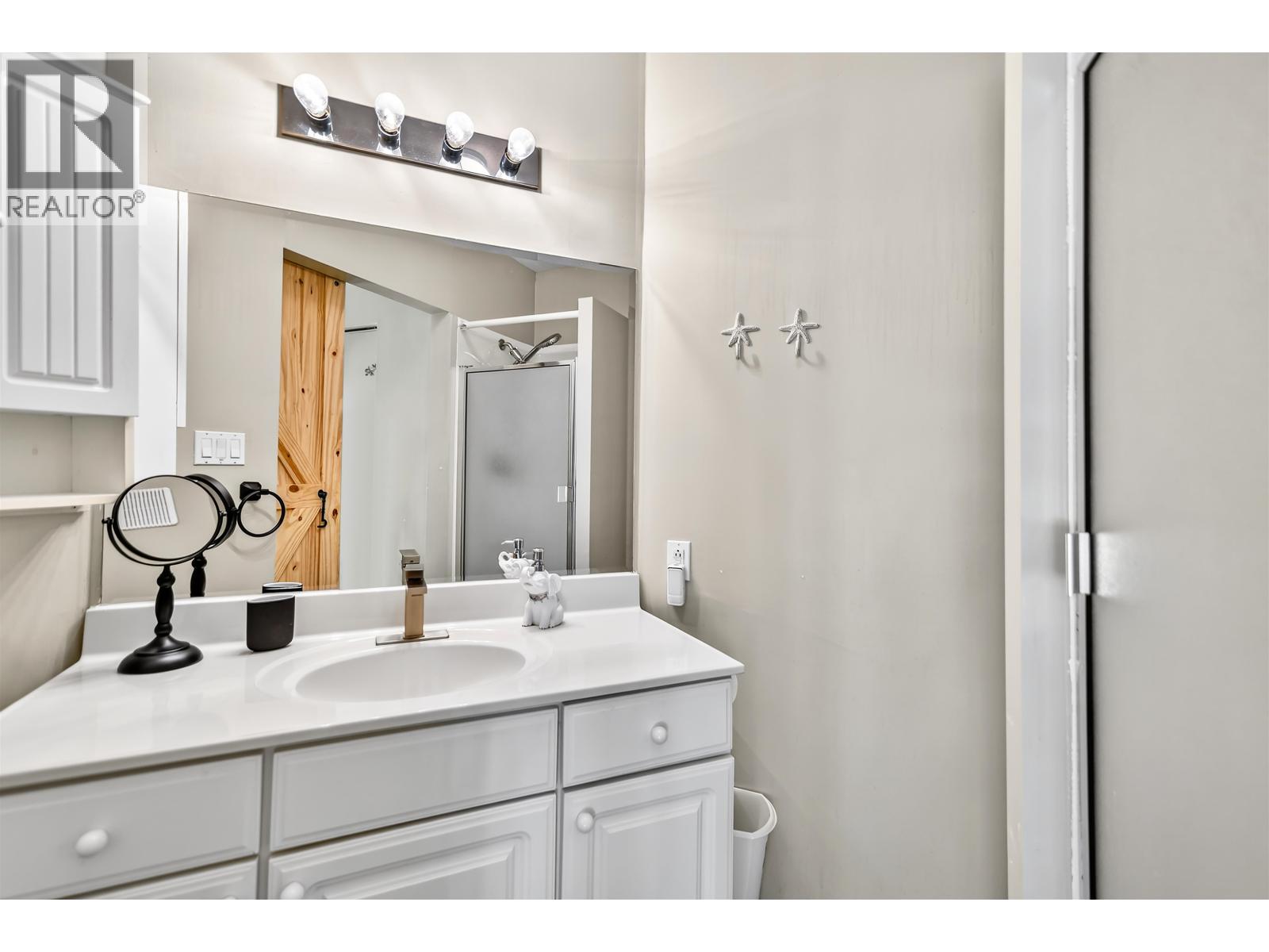 1849 North Road, Gibsons, British Columbia  V0N 1V1 - Photo 15 - R3113426