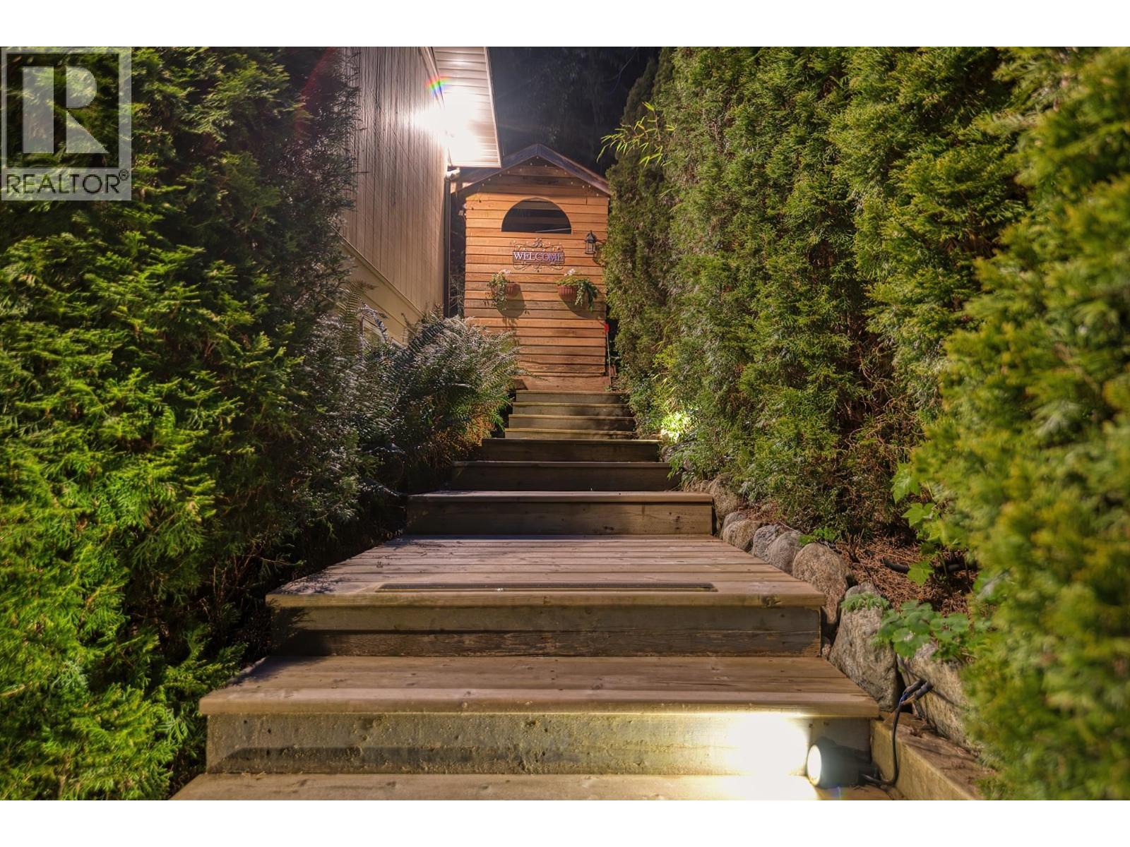 1849 North Road, Gibsons, British Columbia  V0N 1V1 - Photo 35 - R3113426