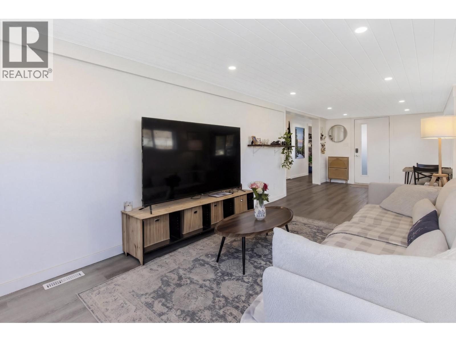 24 40157 Government Road, Squamish, British Columbia  V8B 0N7 - Photo 3 - R3113429