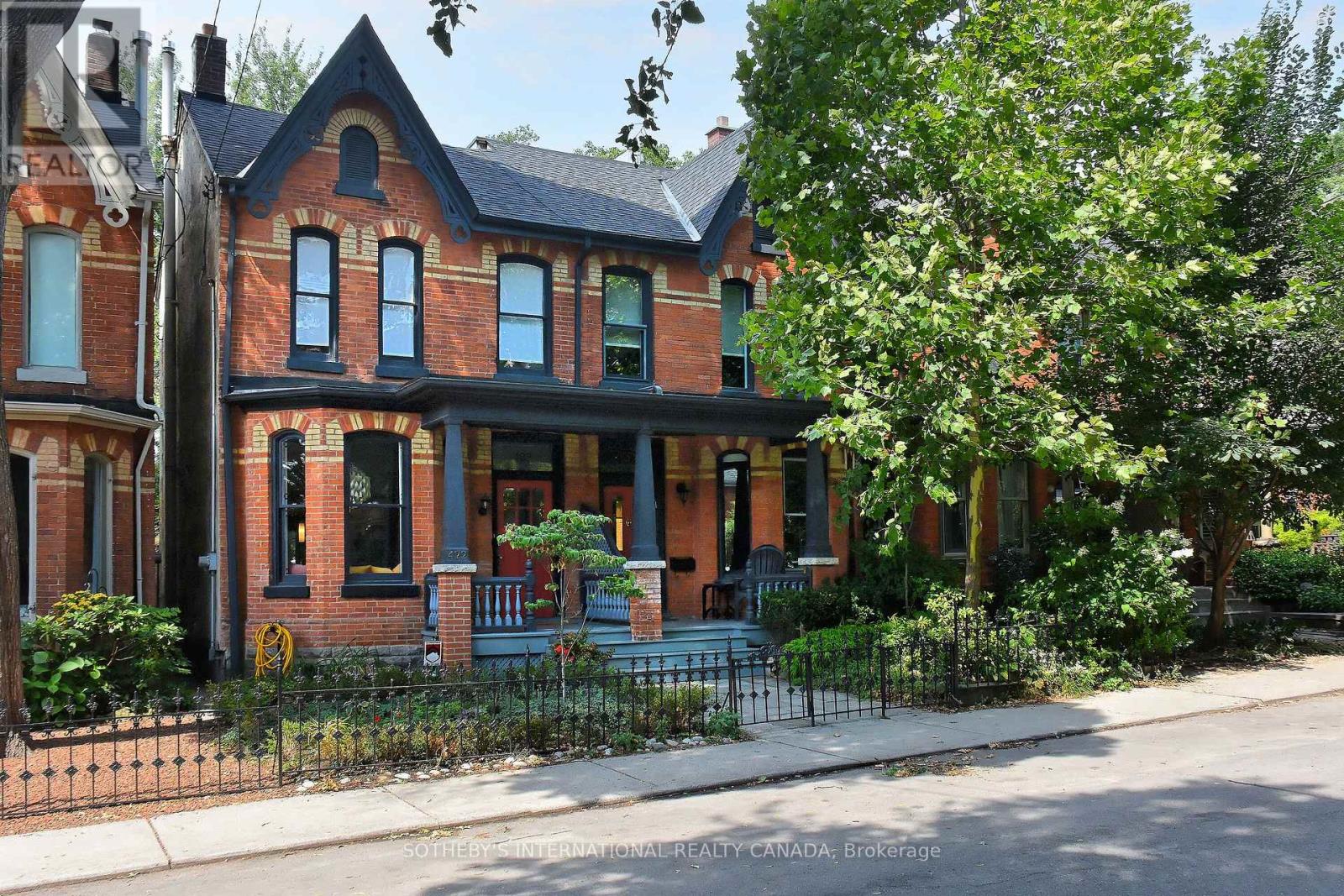 422 Sackville Street, Toronto, Ontario  M4X 1S9 - Photo 2 - C13021512