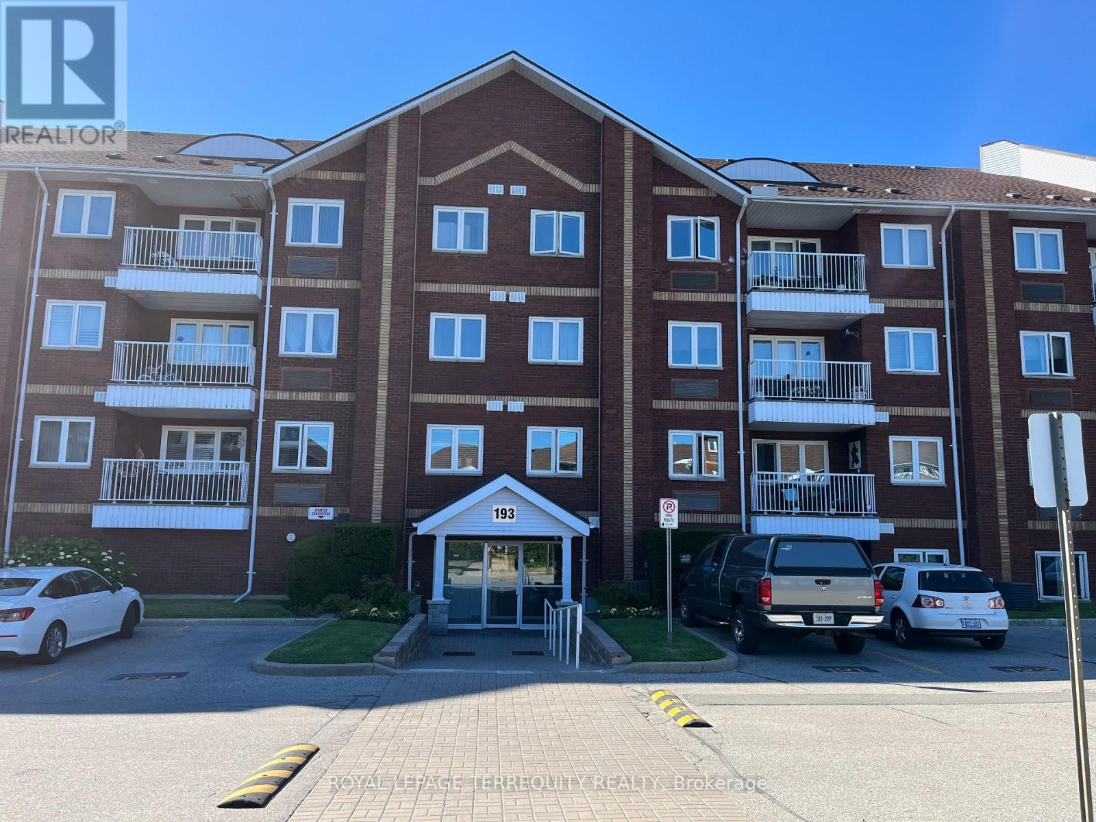 117 - 193 LAKE DRIVEWAY W, Ajax, Ontario