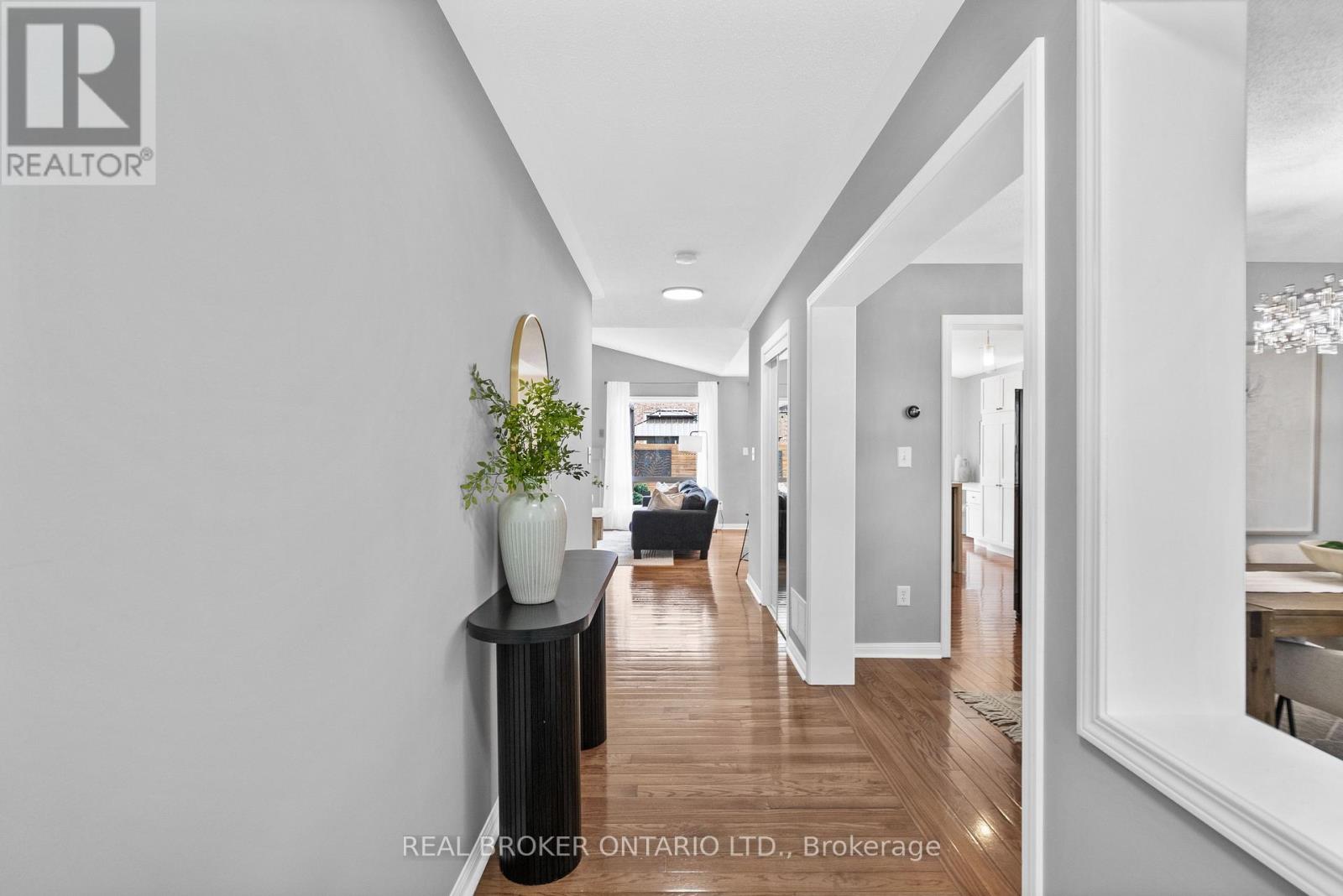 1537 Morse Place, Milton, Ontario  L9T 5V5 - Photo 4 - W12916142