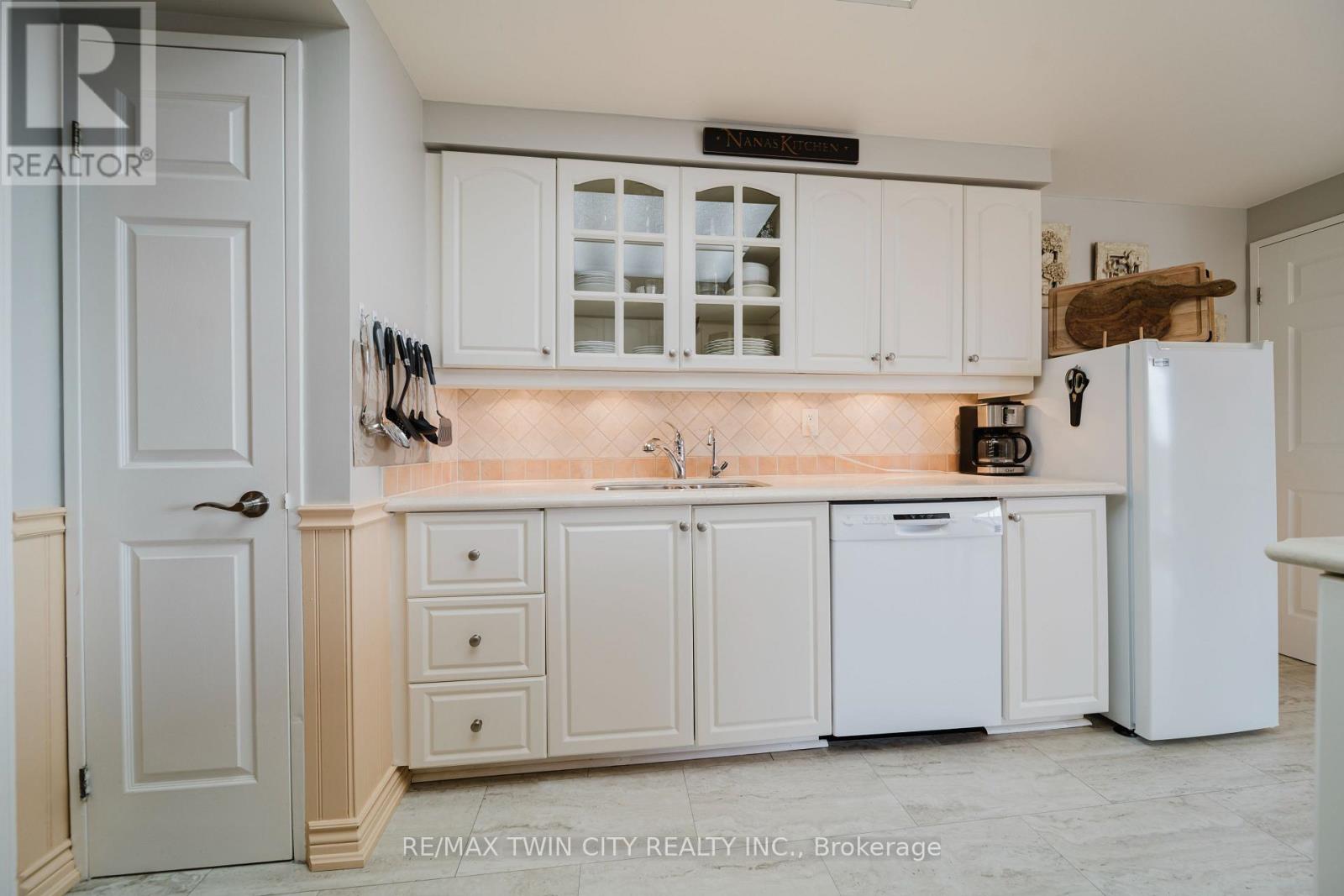 705 - 265 Westcourt Place, Waterloo, Ontario  N2L 6E4 - Photo 13 - X12877254