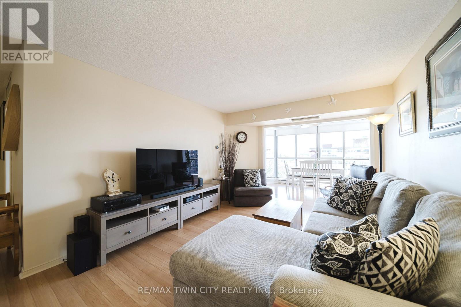 705 - 265 Westcourt Place, Waterloo, Ontario  N2L 6E4 - Photo 6 - X12877254