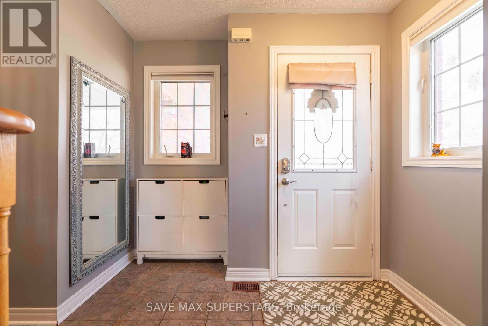 63 Gore Drive, Barrie, Ontario  L4N 5R5 - Photo 6 - S13021534