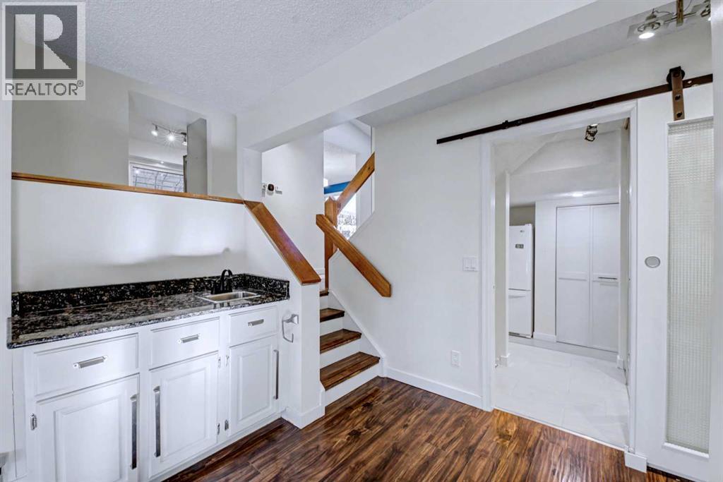 188 Bernard Drive NW, Calgary, Alberta  T3K 2B7 - Photo 13 - A2287043