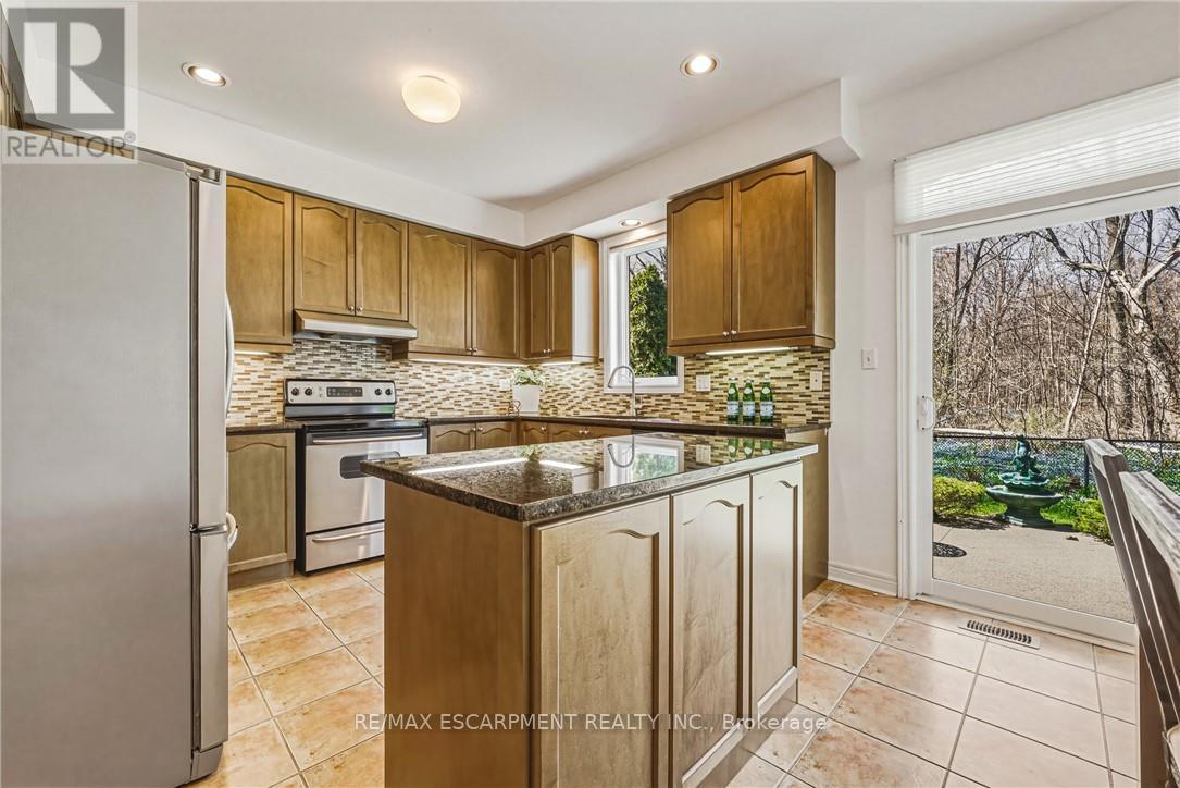 125 Creek Path Avenue, Oakville (Br Bronte), Ontario  L6L 6T3 - Photo 11 - W13021472