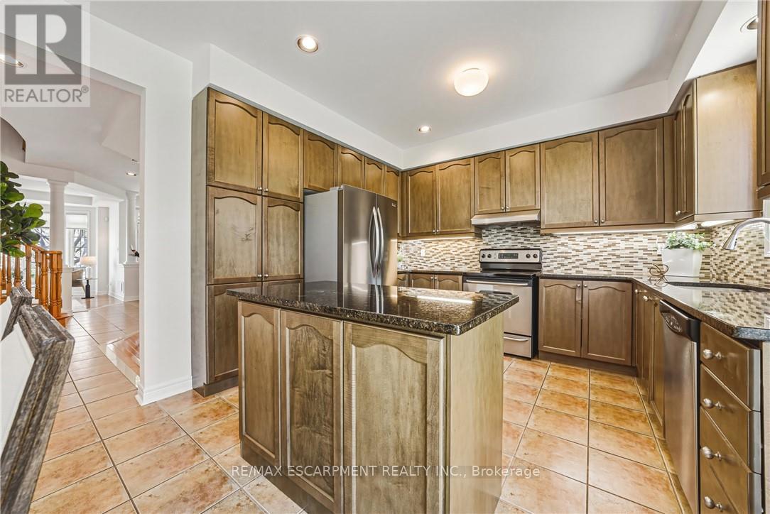 125 Creek Path Avenue, Oakville (Br Bronte), Ontario  L6L 6T3 - Photo 12 - W13021472