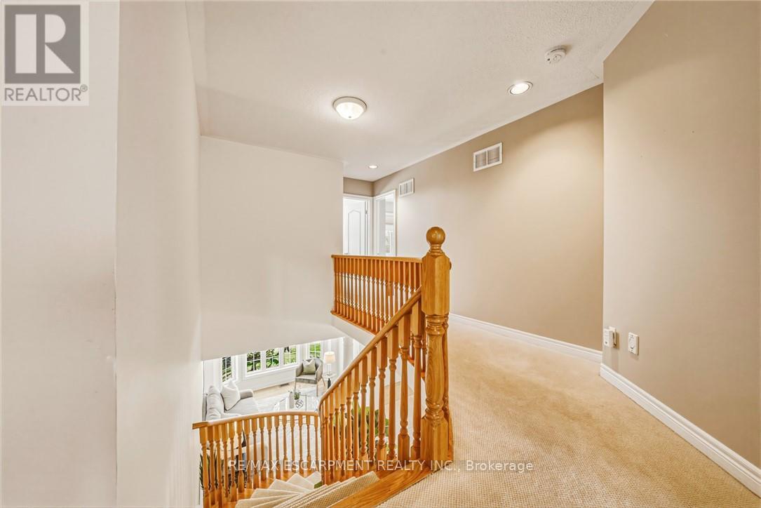 125 Creek Path Avenue, Oakville (Br Bronte), Ontario  L6L 6T3 - Photo 17 - W13021472