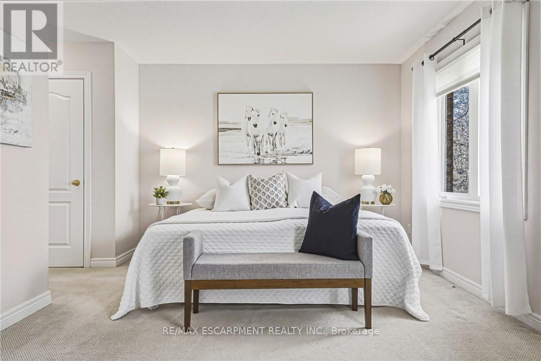 125 Creek Path Avenue, Oakville (Br Bronte), Ontario  L6L 6T3 - Photo 18 - W13021472