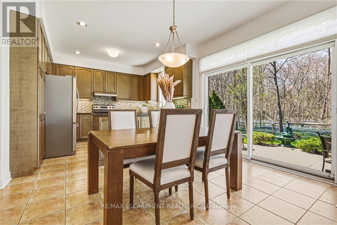 125 Creek Path Avenue, Oakville (Br Bronte), Ontario  L6L 6T3 - Photo 9 - W13021472