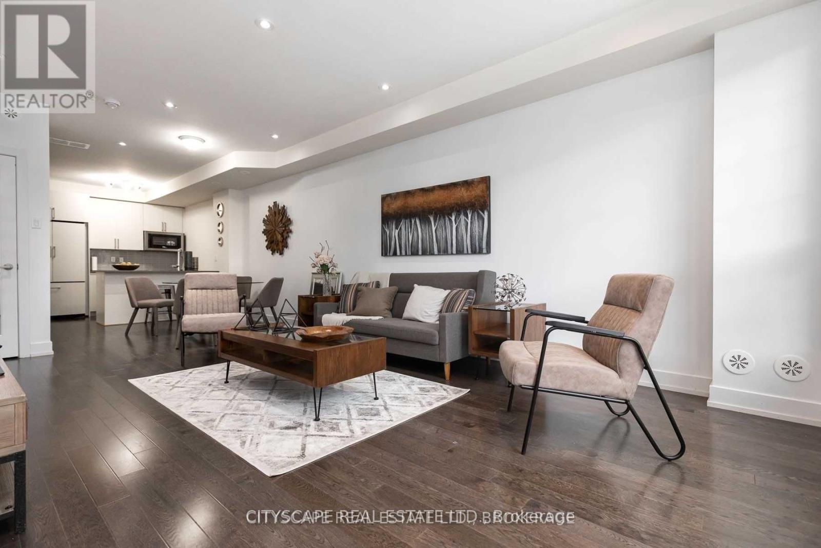 1060 Lansdowne Avenue, Toronto (Dovercourt-Wallace Emerson-Junction), Ontario  M5E 0A9 - Photo 3 - W13021478