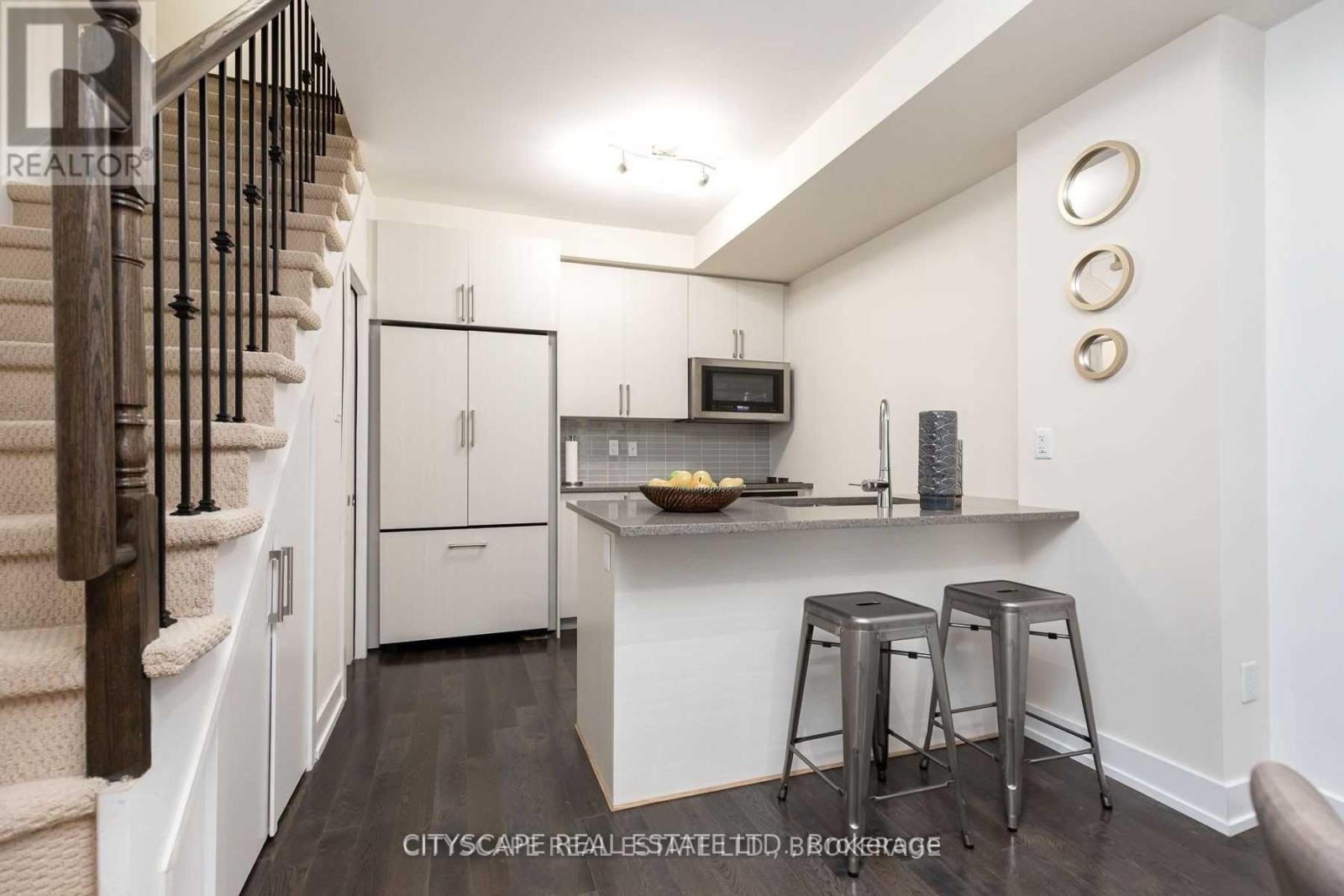 1060 Lansdowne Avenue, Toronto (Dovercourt-Wallace Emerson-Junction), Ontario  M5E 0A9 - Photo 6 - W13021478