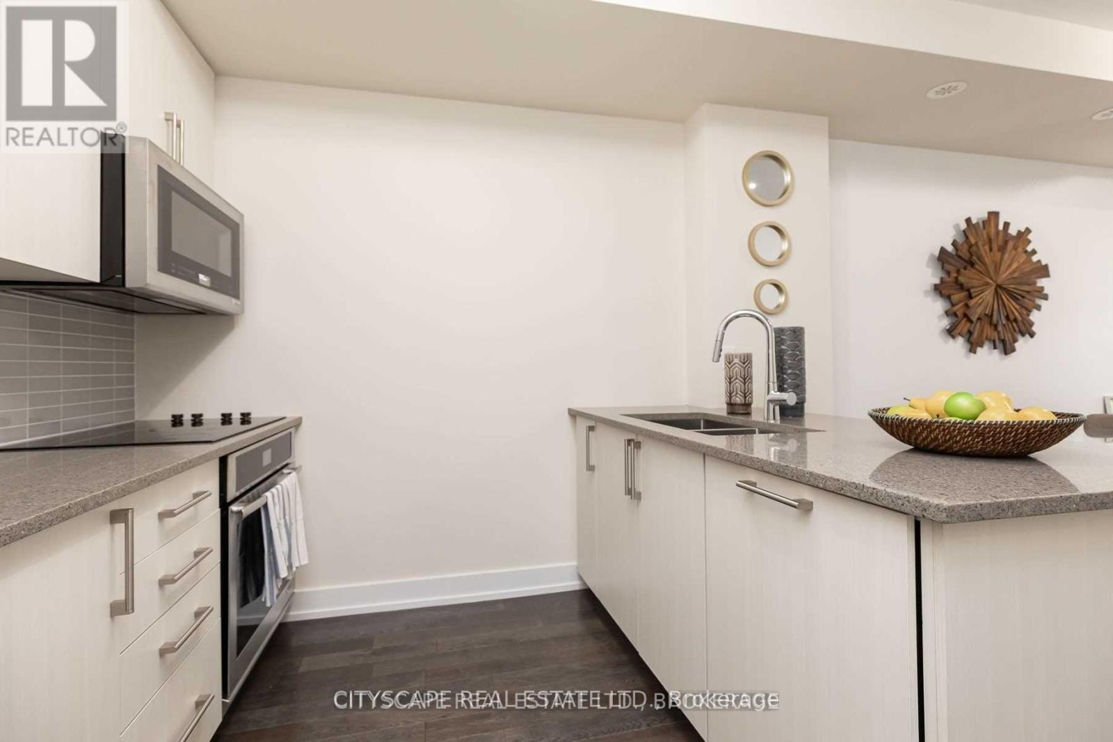 1060 Lansdowne Avenue, Toronto (Dovercourt-Wallace Emerson-Junction), Ontario  M5E 0A9 - Photo 7 - W13021478