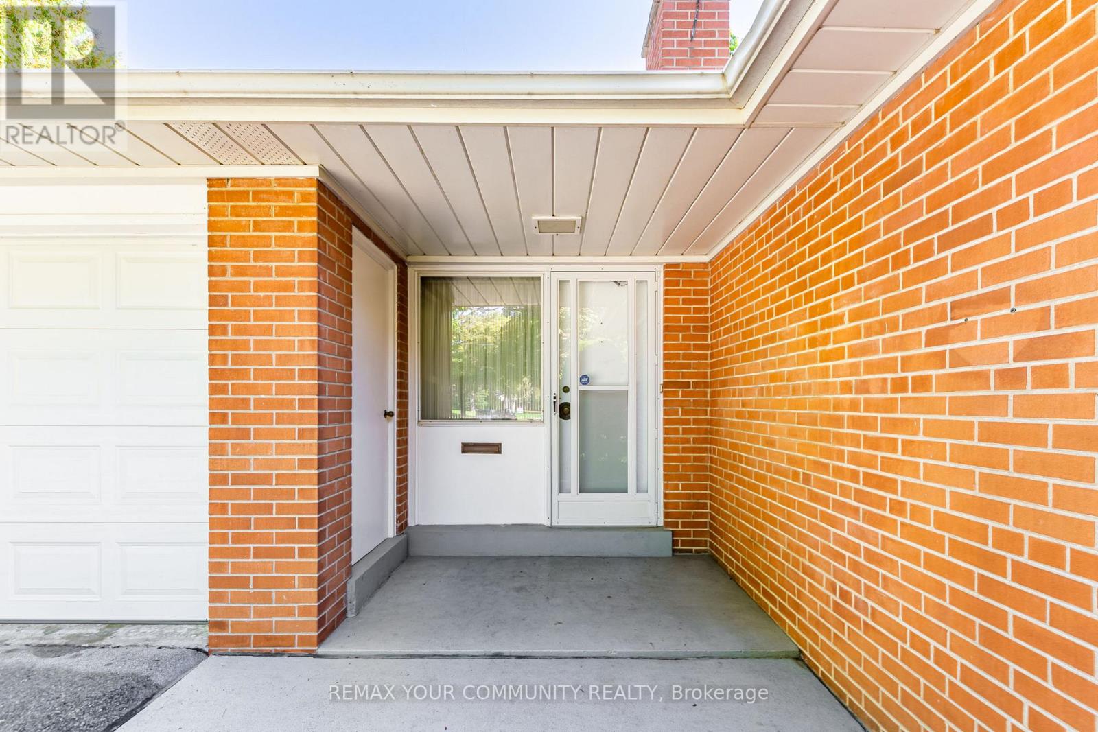 628 Shenandoah Drive, Mississauga, Ontario  L5H 1V9 - Photo 2 - W13021502