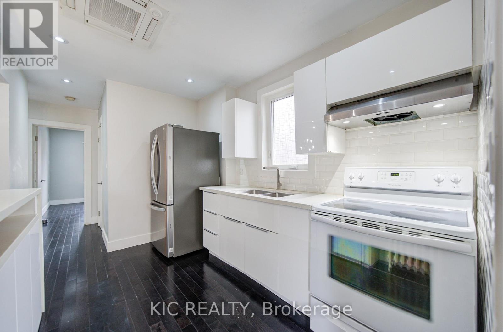 35 Montcalm Avenue, Toronto, Ontario  M6E 4N2 - Photo 10 - W13021562