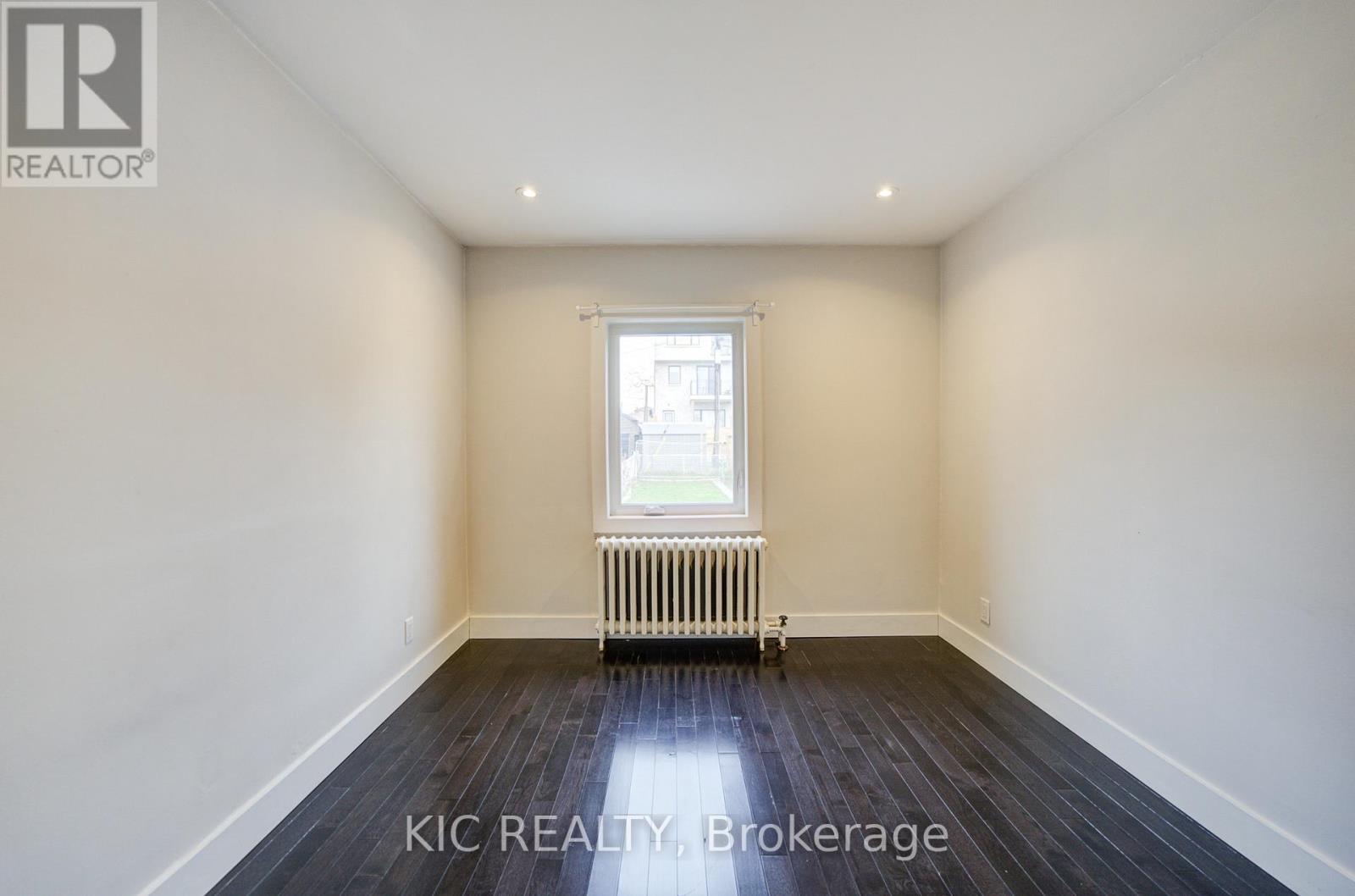 35 Montcalm Avenue, Toronto, Ontario  M6E 4N2 - Photo 13 - W13021562