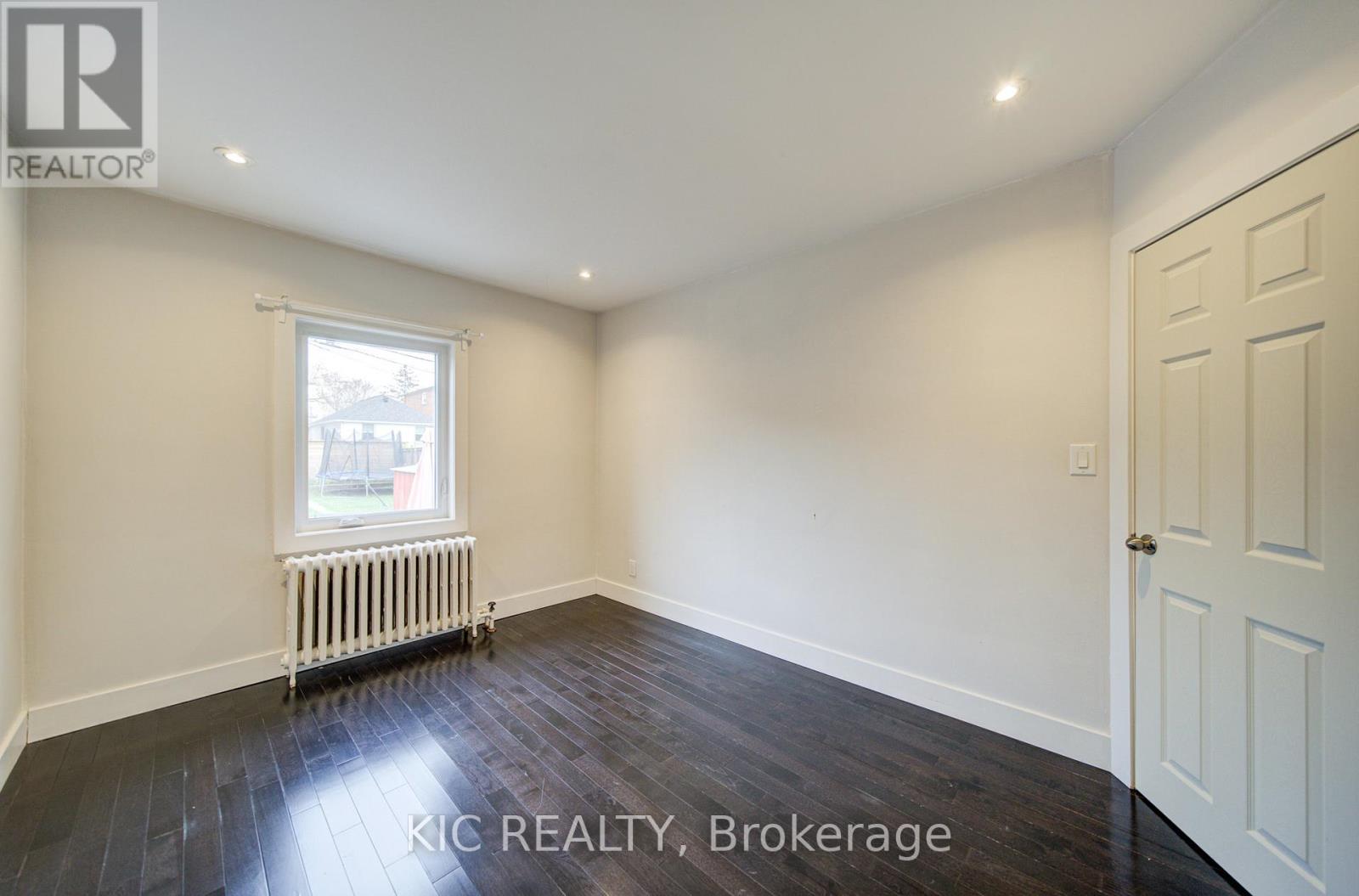 35 Montcalm Avenue, Toronto, Ontario  M6E 4N2 - Photo 14 - W13021562