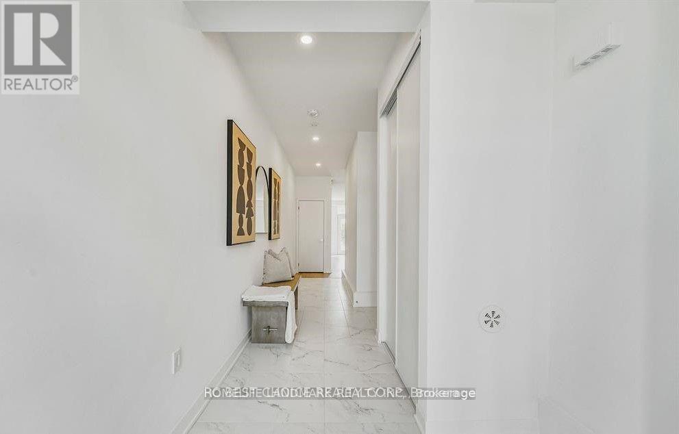 3058 Trailside Drive, Oakville, Ontario  L6M 4M2 - Photo 2 - W13021564