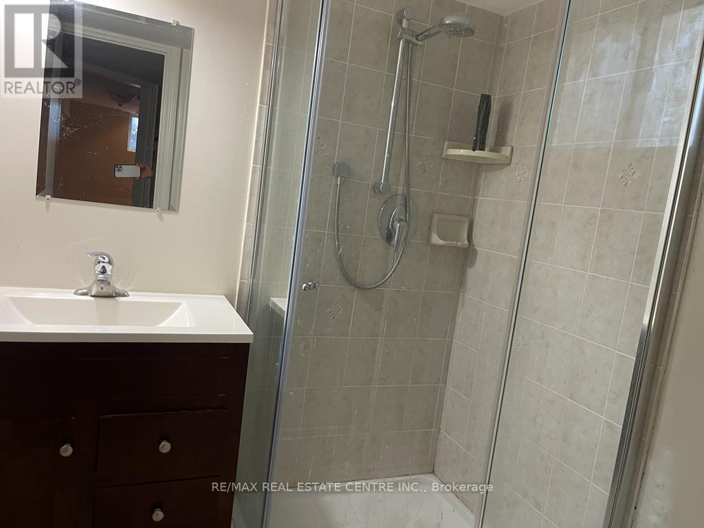 2431 Thorn Lodge Drive, Mississauga, Ontario  L5K 1K8 - Photo 10 - W13021574