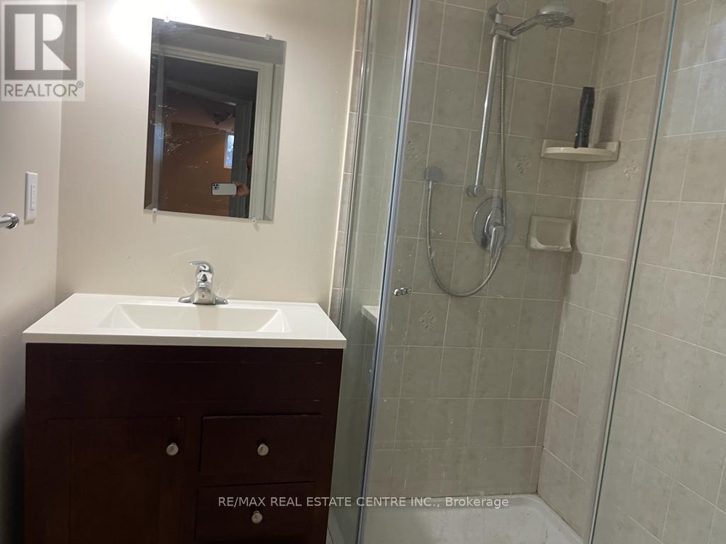 2431 Thorn Lodge Drive, Mississauga, Ontario  L5K 1K8 - Photo 11 - W13021574