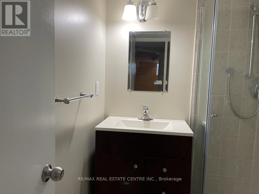 2431 Thorn Lodge Drive, Mississauga, Ontario  L5K 1K8 - Photo 12 - W13021574