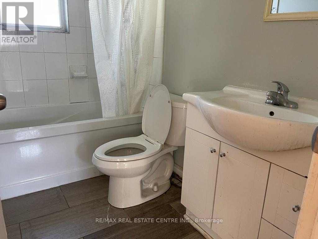 2431 Thorn Lodge Drive, Mississauga, Ontario  L5K 1K8 - Photo 14 - W13021574