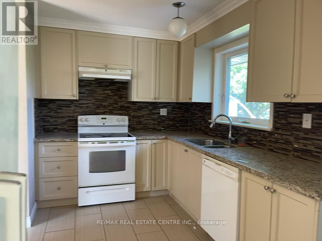 2431 Thorn Lodge Drive, Mississauga, Ontario  L5K 1K8 - Photo 29 - W13021574