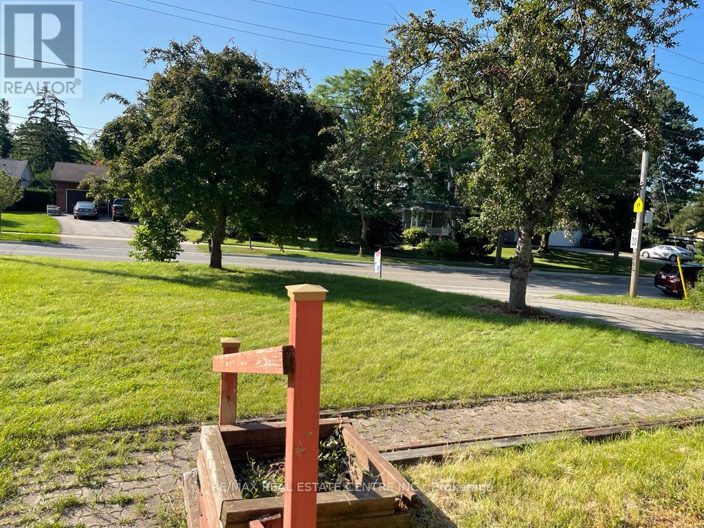 2431 Thorn Lodge Drive, Mississauga, Ontario  L5K 1K8 - Photo 3 - W13021574