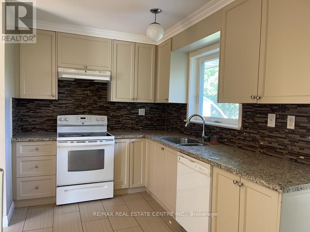 2431 Thorn Lodge Drive, Mississauga, Ontario  L5K 1K8 - Photo 30 - W13021574