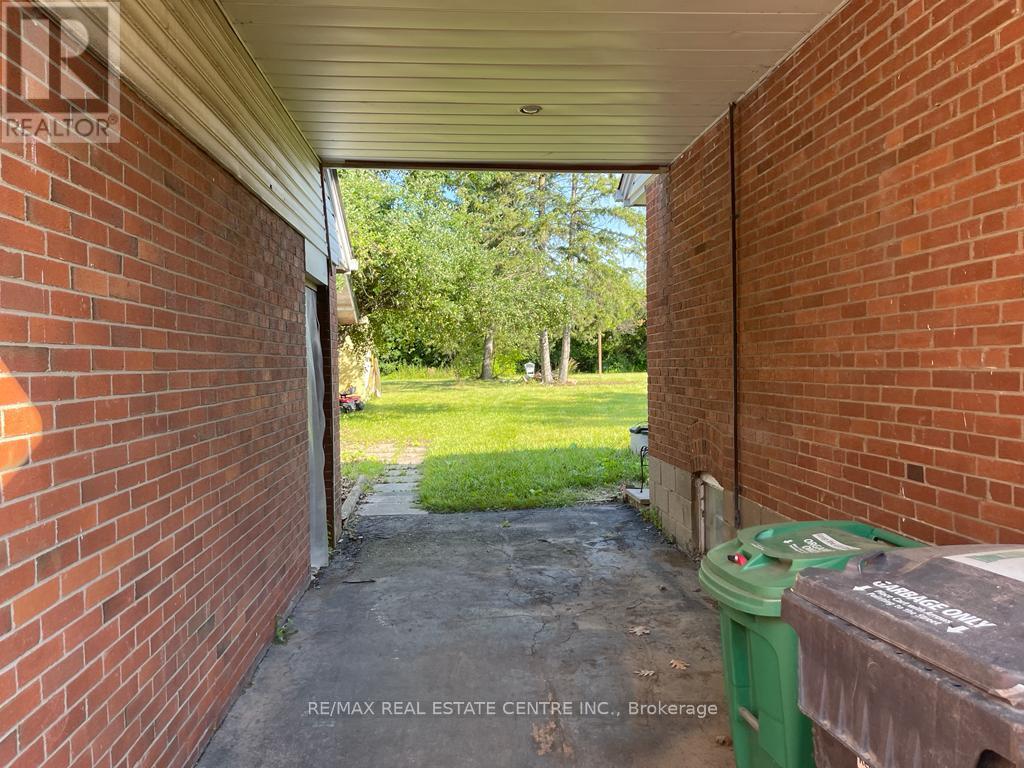 2431 Thorn Lodge Drive, Mississauga, Ontario  L5K 1K8 - Photo 5 - W13021574