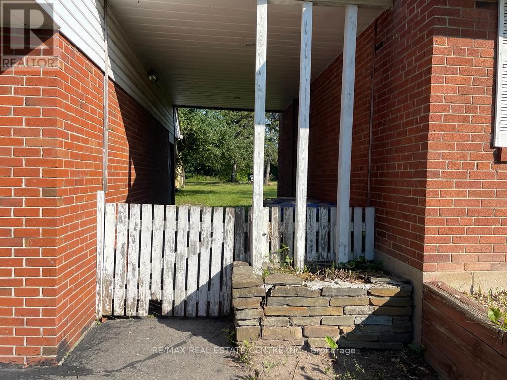 2431 Thorn Lodge Drive, Mississauga, Ontario  L5K 1K8 - Photo 6 - W13021574