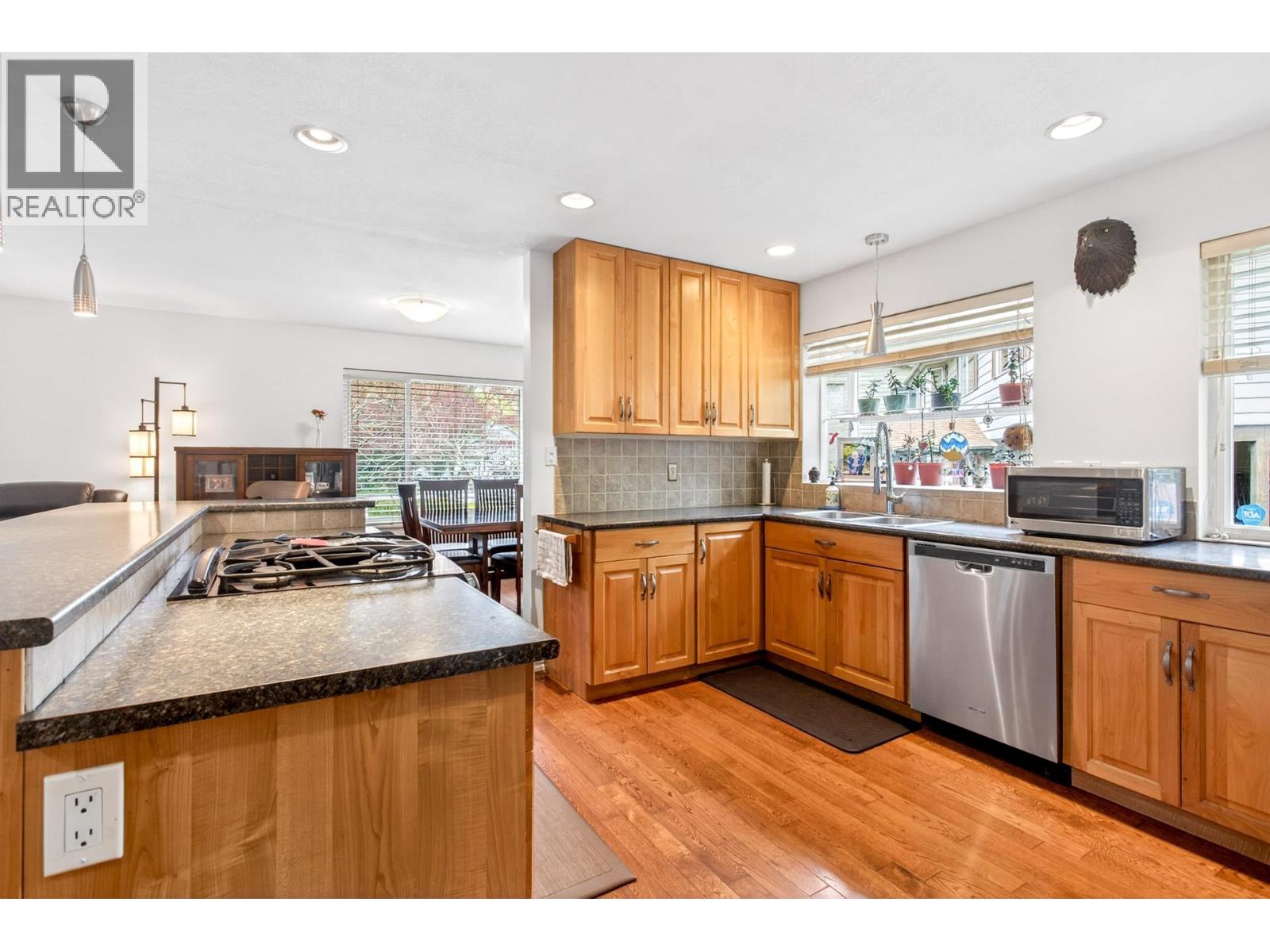 2176 Laurier Avenue, Port Coquitlam, British Columbia  V3B 5N7 - Photo 8 - R3113204