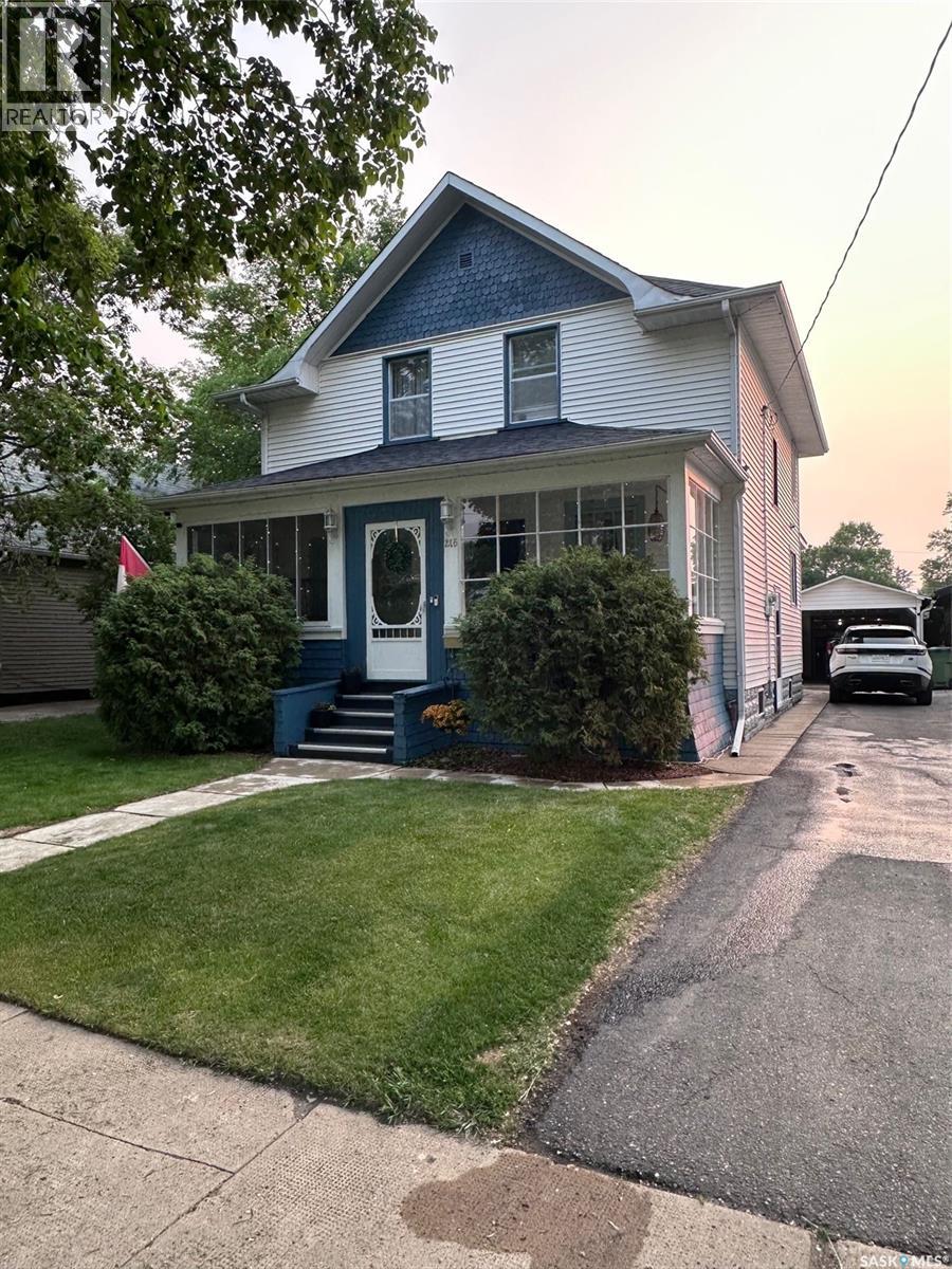 216 Second Avenue N, Yorkton, Saskatchewan  S3N 1G7 - Photo 2 - SK033409