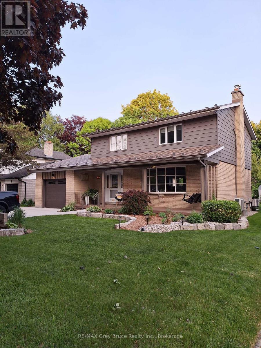 74 Inwood Crescent, Kitchener, Ontario  N2M 2M1 - Photo 1 - X12860246