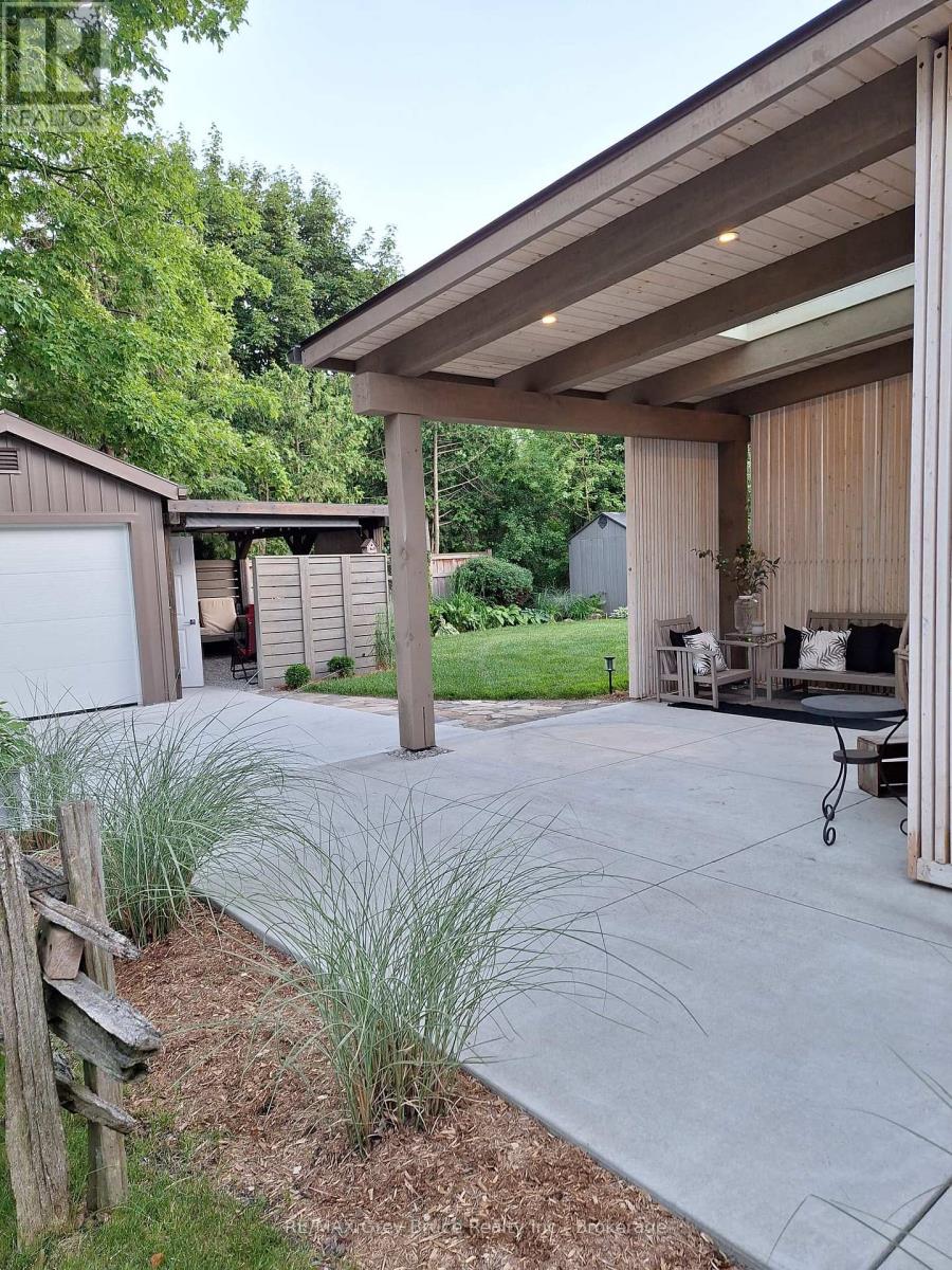 74 Inwood Crescent, Kitchener, Ontario  N2M 2M1 - Photo 2 - X12860246