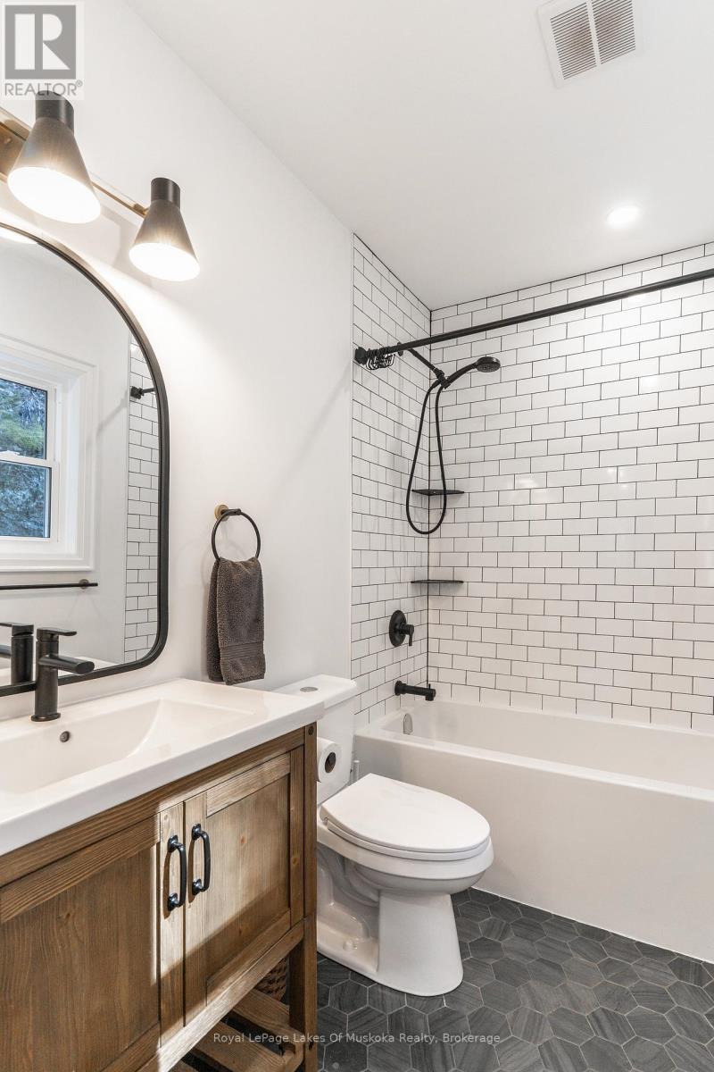 1361 Rosseau Lake 2 Road, Muskoka Lakes, Ontario  P0B 1M0 - Photo 20 - X12921032