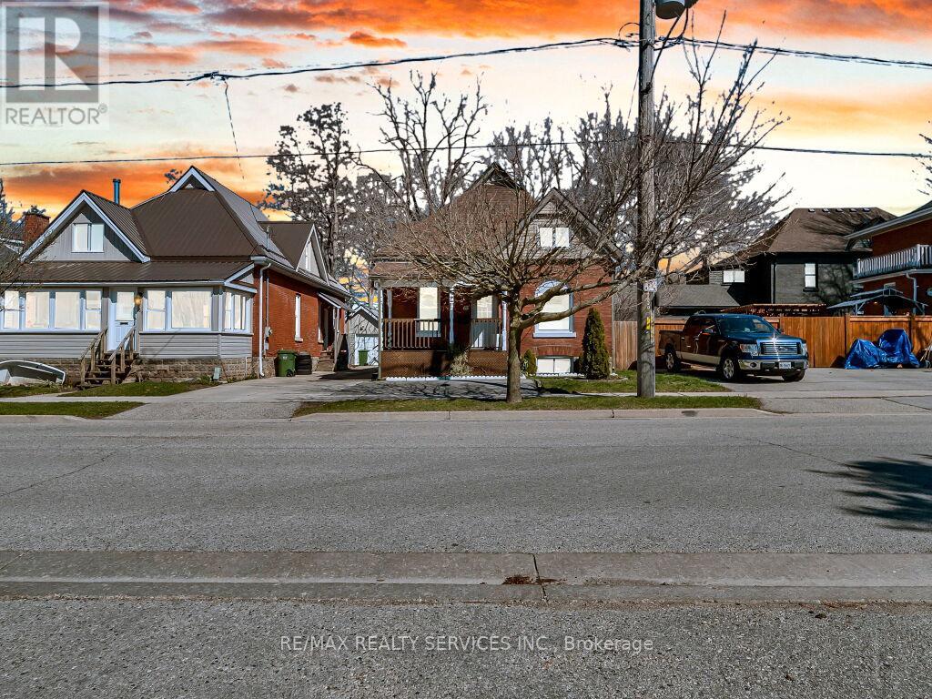 65 Moore Street, St. Thomas, Ontario  N5R 3W4 - Photo 1 - X13021530