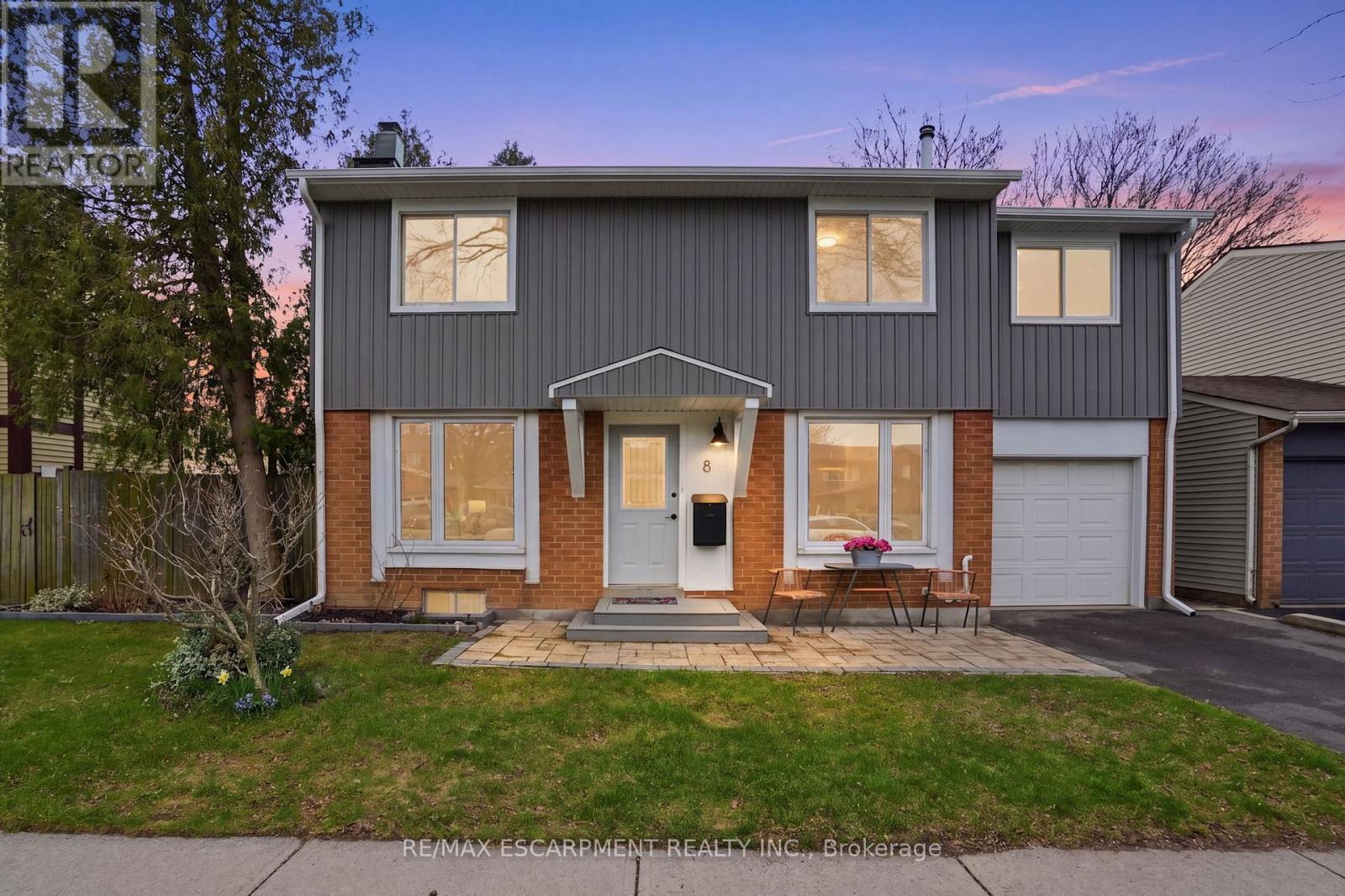 8 CHUDLEIGH STREET, Hamilton, Ontario