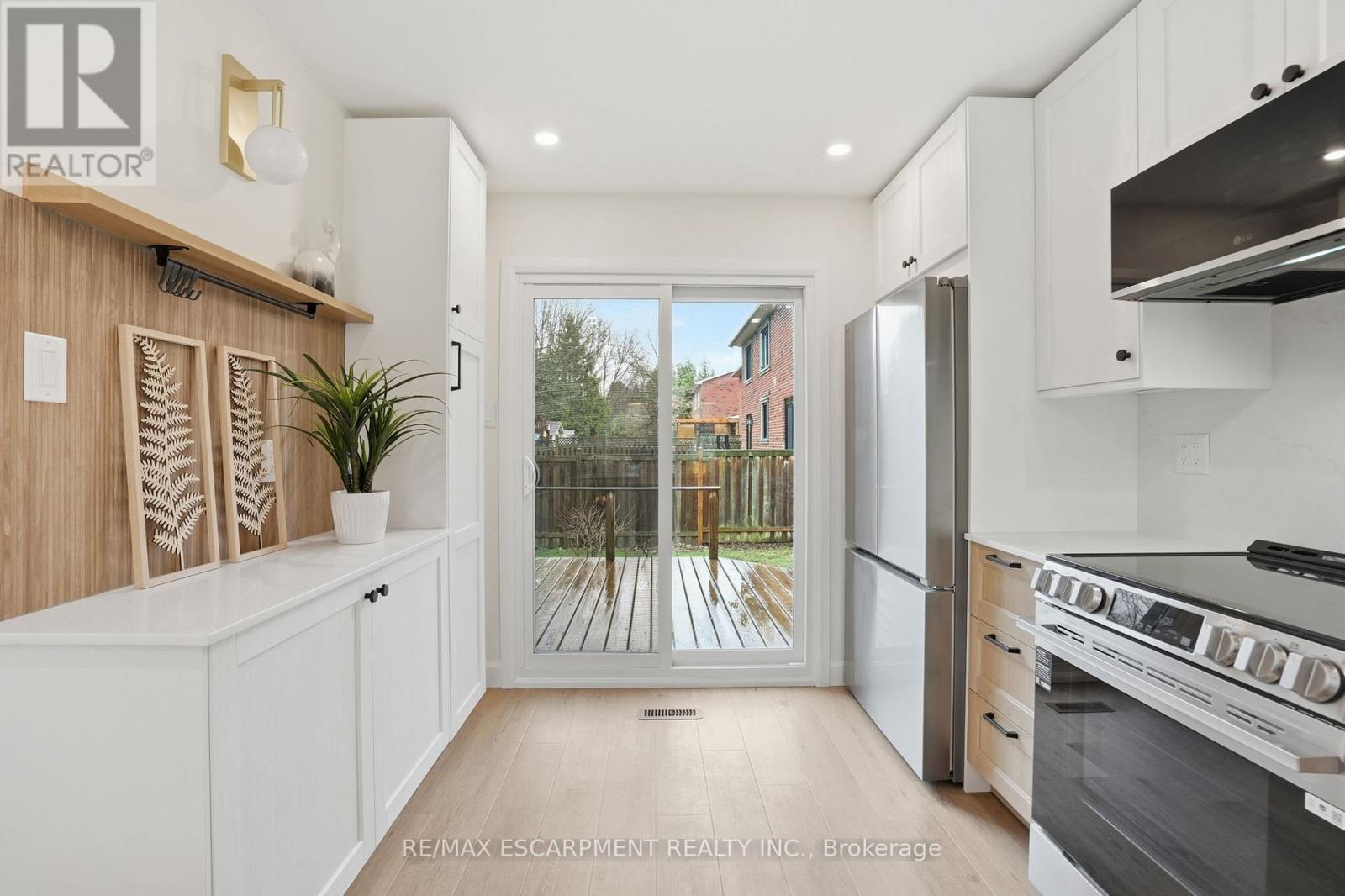 8 Chudleigh Street, Hamilton, Ontario  L9H 7E4 - Photo 11 - X13021578