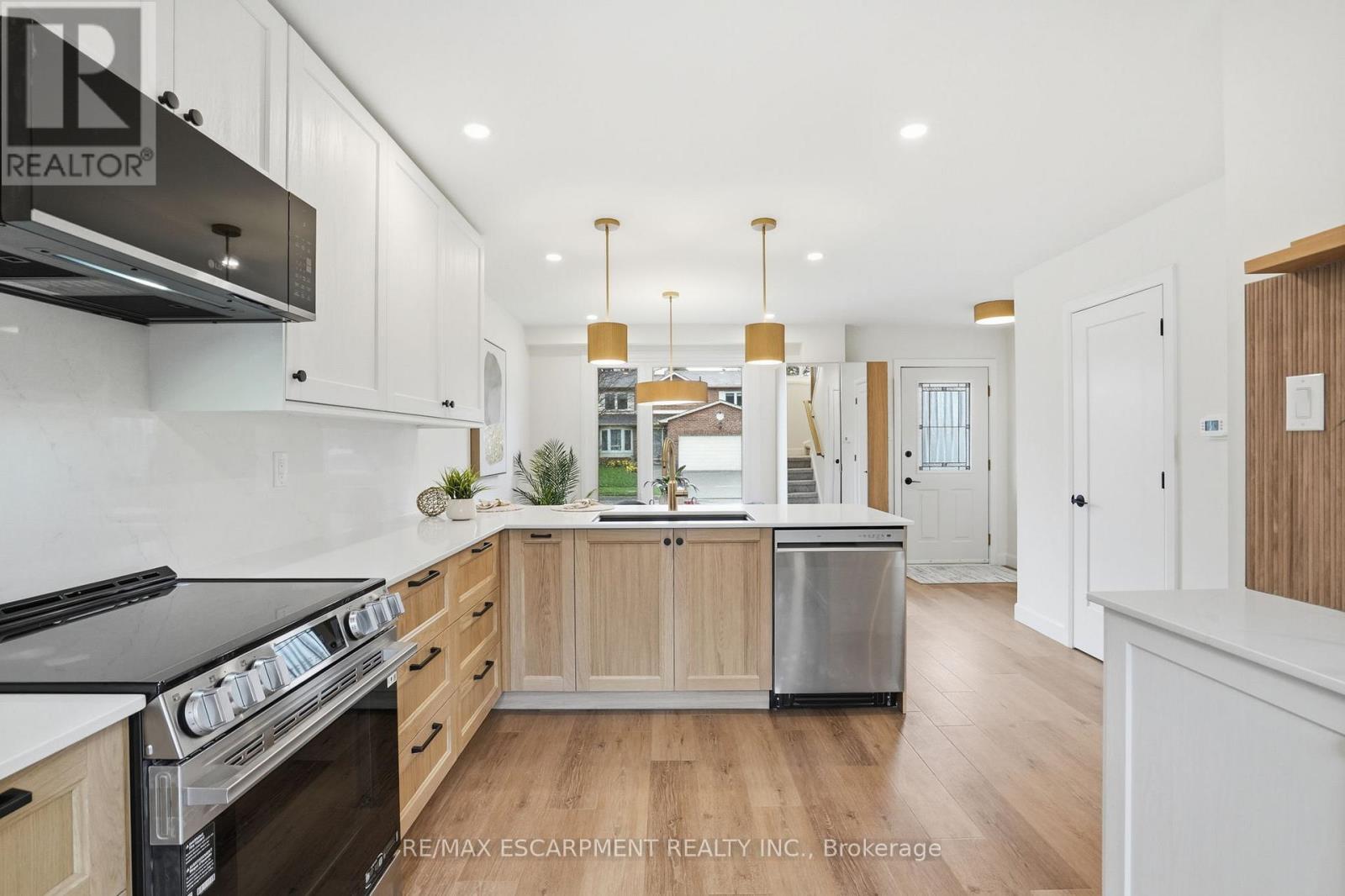 8 Chudleigh Street, Hamilton, Ontario  L9H 7E4 - Photo 13 - X13021578