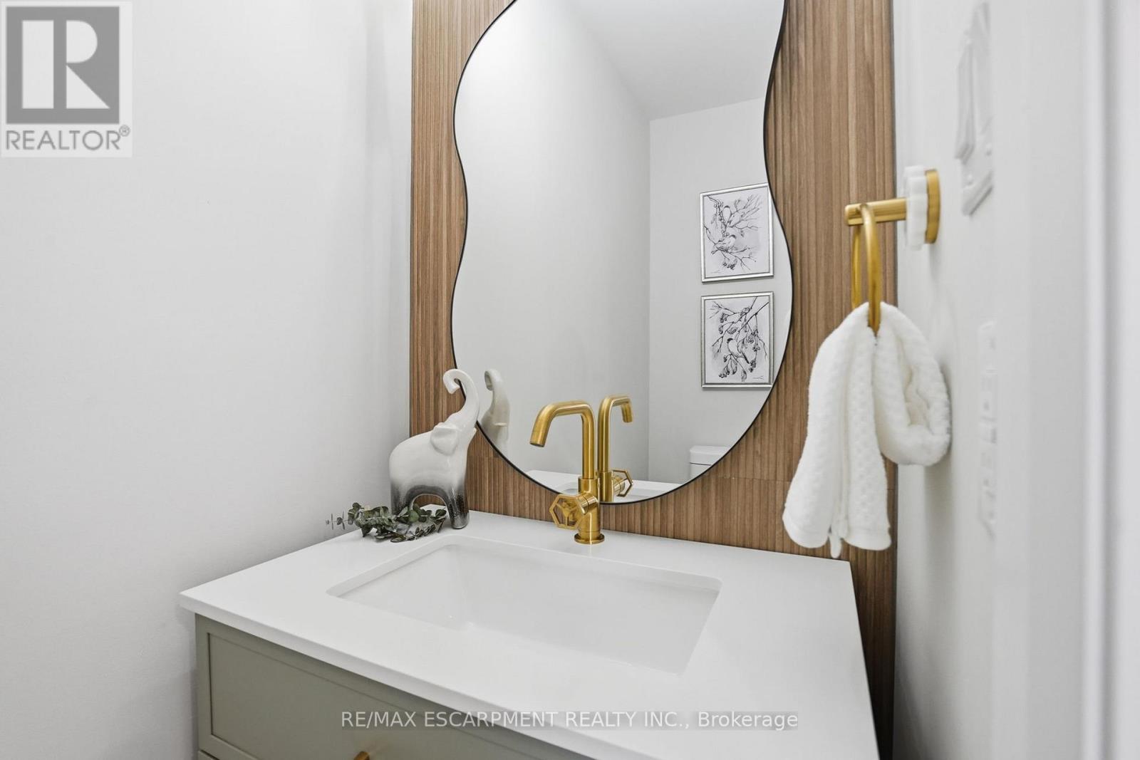 8 Chudleigh Street, Hamilton, Ontario  L9H 7E4 - Photo 17 - X13021578