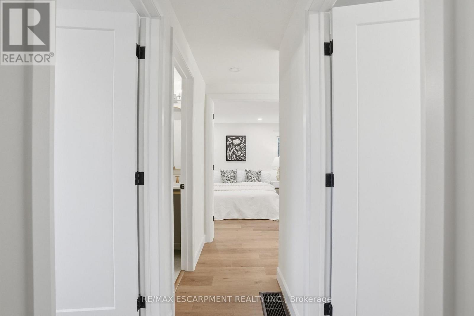 8 Chudleigh Street, Hamilton, Ontario  L9H 7E4 - Photo 19 - X13021578