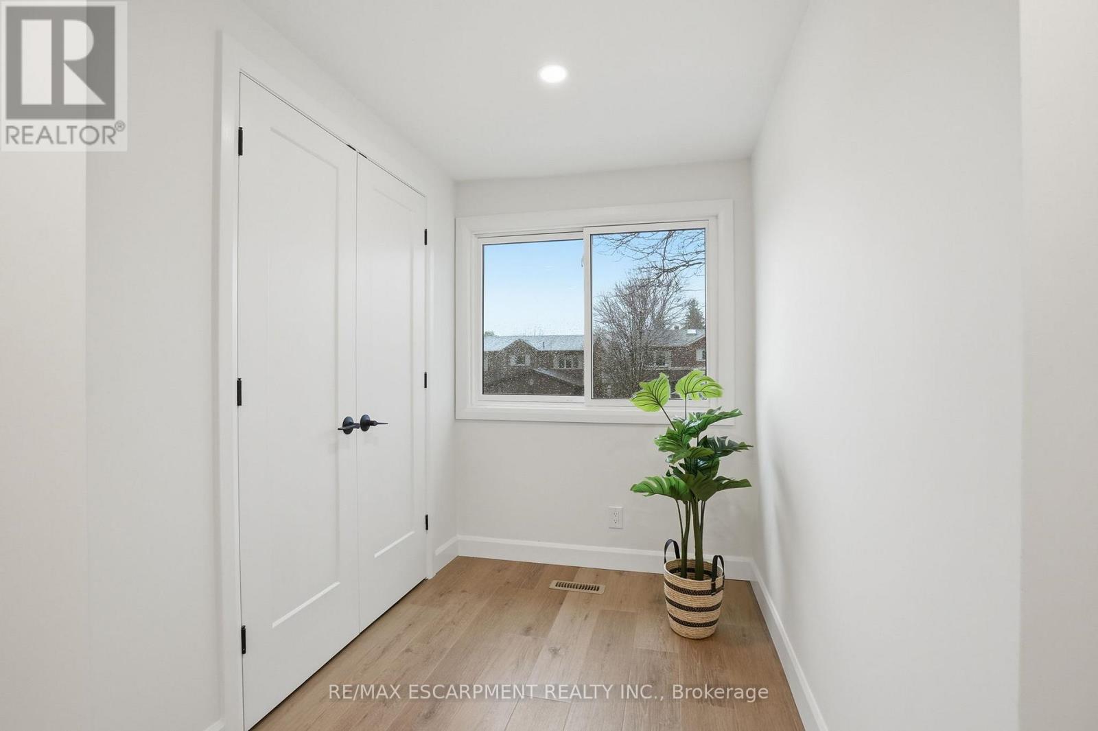 8 Chudleigh Street, Hamilton, Ontario  L9H 7E4 - Photo 27 - X13021578