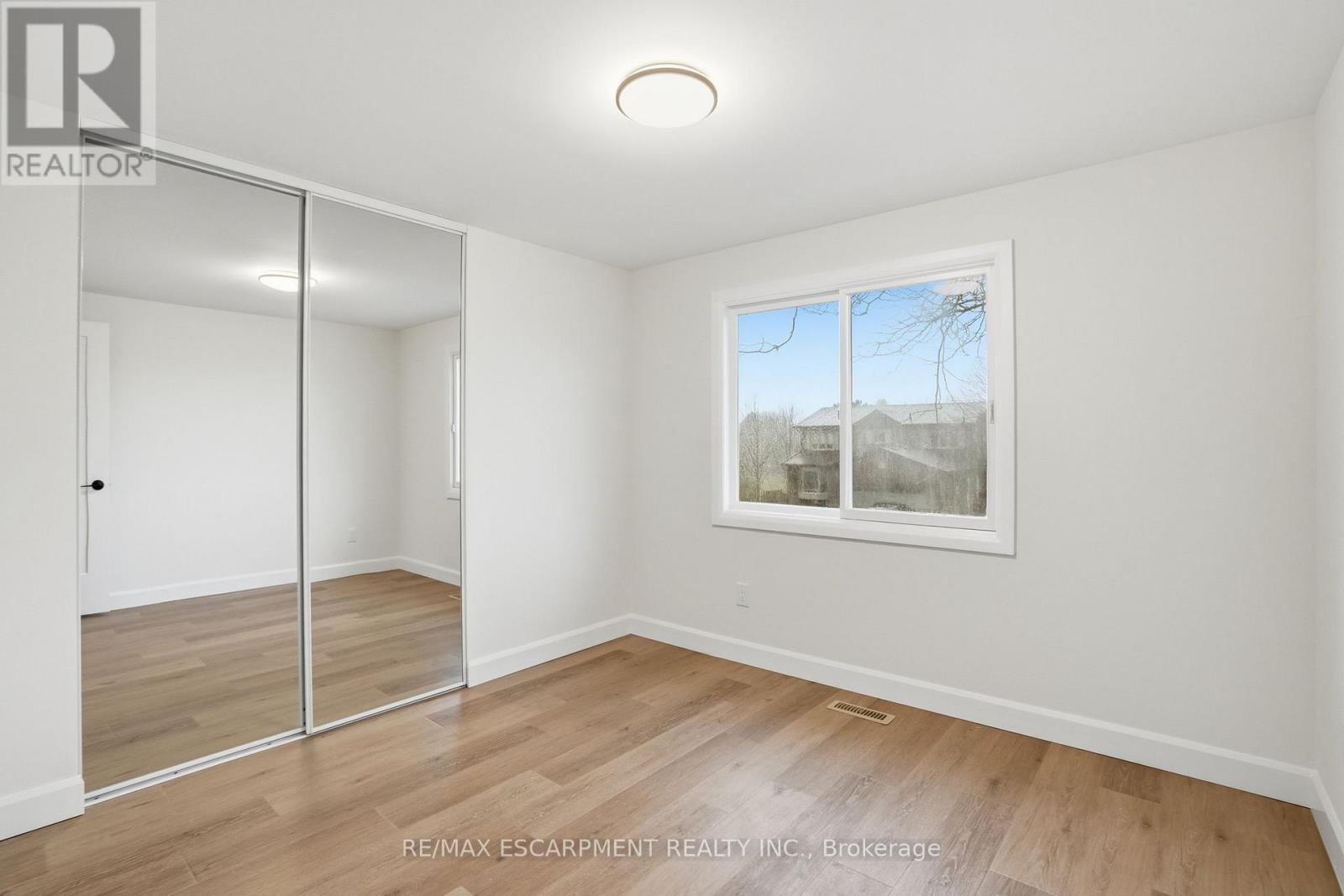 8 Chudleigh Street, Hamilton, Ontario  L9H 7E4 - Photo 29 - X13021578