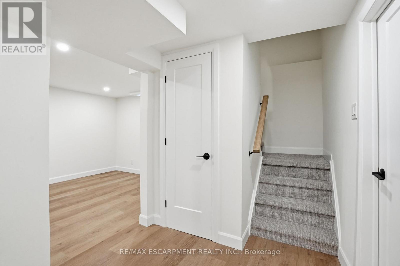 8 Chudleigh Street, Hamilton, Ontario  L9H 7E4 - Photo 31 - X13021578