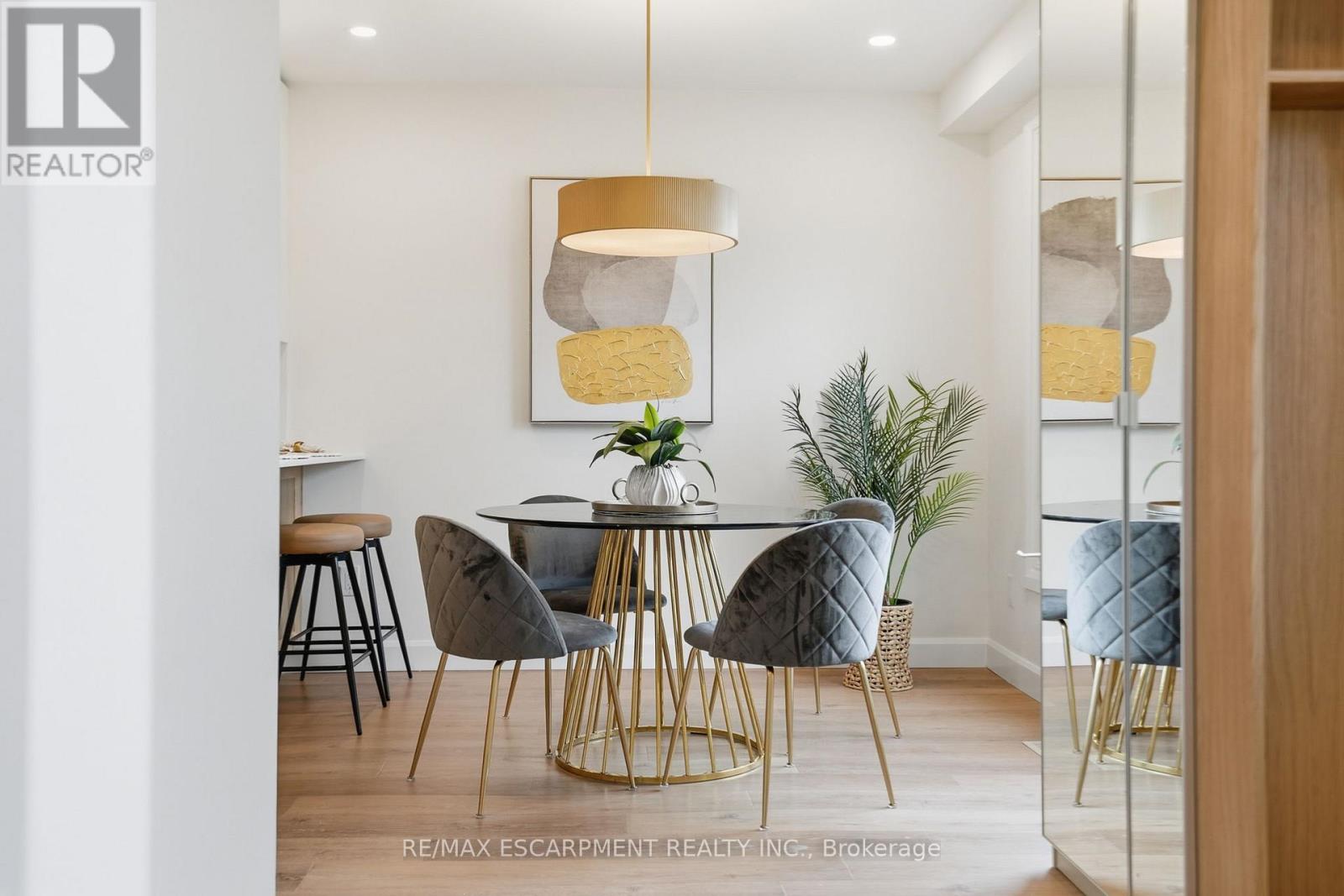 8 Chudleigh Street, Hamilton, Ontario  L9H 7E4 - Photo 4 - X13021578