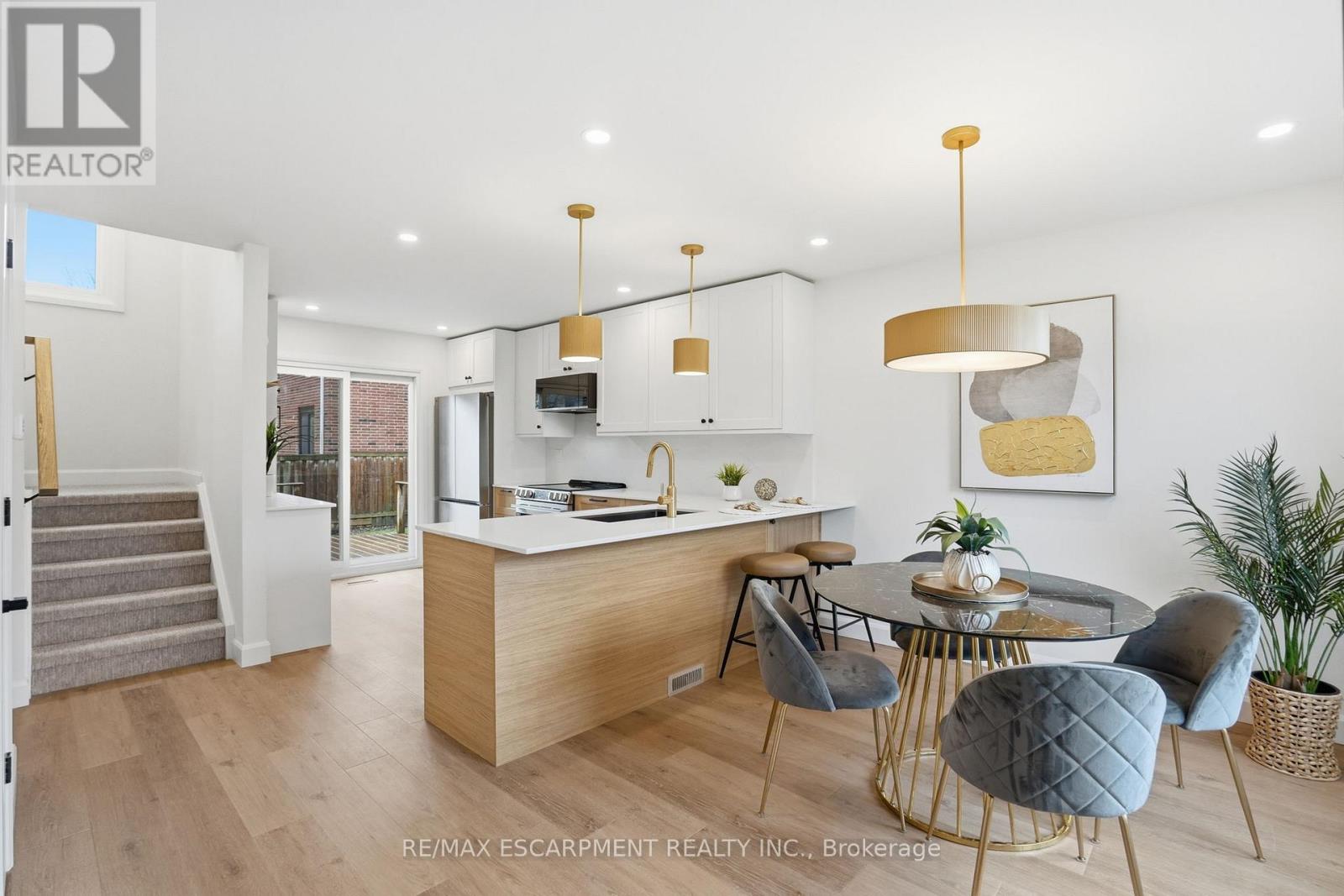 8 Chudleigh Street, Hamilton, Ontario  L9H 7E4 - Photo 5 - X13021578